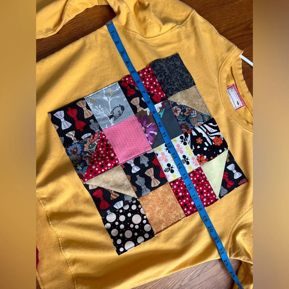 Quilty Sweatshirt! 🐝 - Picture 11 of 16